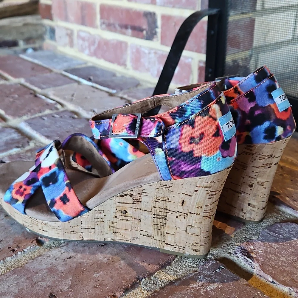 NWOB Toms Espadrille Wedge Size 11 Floral
